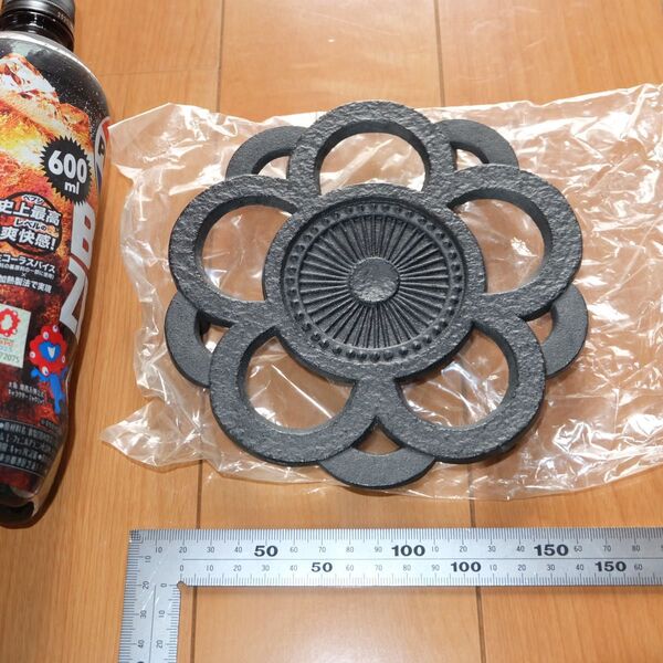 新品未使用 南部鉄器 鍋敷き 直径16.5cm 花丸 梅の花 国産 南部宝生堂 和風 モダン 黒 ブラック アイアン