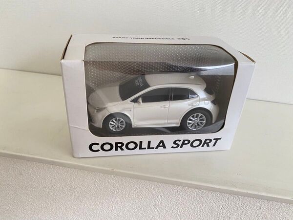 ★トヨタ カローラスポーツ ミニカー ハイブリッド COROLLA SPORT プルバックカー ホワイトパール 非売品 色見本