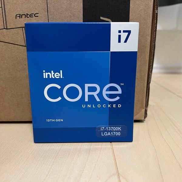 Intel Core i7-13700K プロセッサー