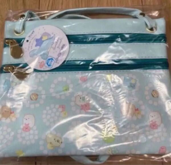 すみっコぐらし レザー風サコッシュ グリーン チラシ柄 しろくま とかげ ねこ ぺんぎん? とんかつ