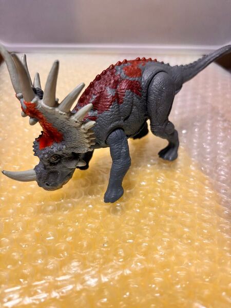 ジュラシックワールド スティラコサウルス フィギュア