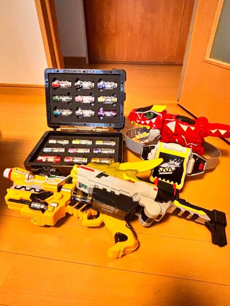キョウリュウジャー なりきりセット ガブリボルバー 獣電池コンプリート 獣電戦隊キョウリュウジャー 獣電池 DX 変身銃
