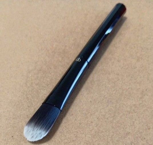 クレドポーボーテパンソー(タンフリュイド&クリーム)ファンデーションブラシ【新品未使用】 メイクブラシ
