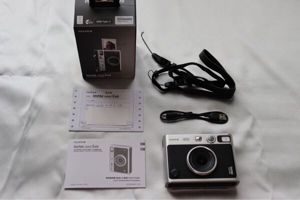 【美品】instax mini evo デジタルカメラ FUJIFILM 1回使用のみ フィルム10枚入り