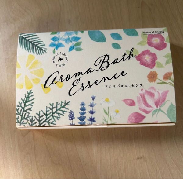 ナチュラルアイランド アロマバスエッセンス6包セット 箱入り 新品未開封 プレゼントにもおすすめ