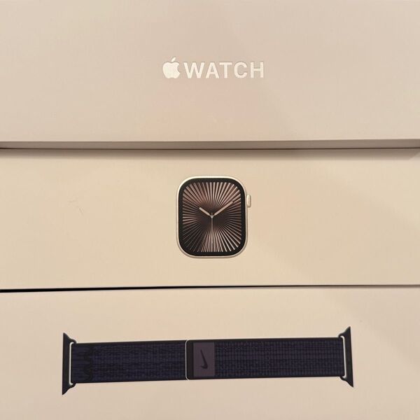 Apple Watch Series 10 Cellularモデル - 42mmナチュラルチタニウムとNikeスポーツループ