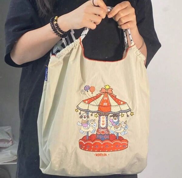 新品未使用 エコバッグ MZTKIN ナイロン トートバッグ 軽量 刺繍 折り畳み ベージュ メリーゴーランド 激安