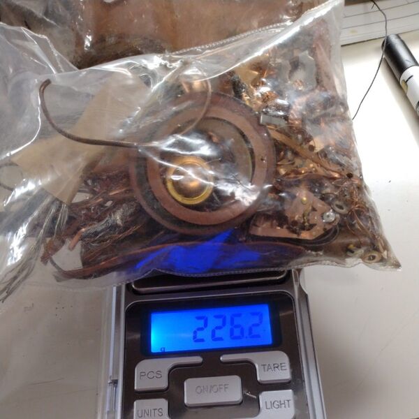 銅スクラップ 500g 同梱割引します。 銅1.8kg(別出品物と同梱)3900円