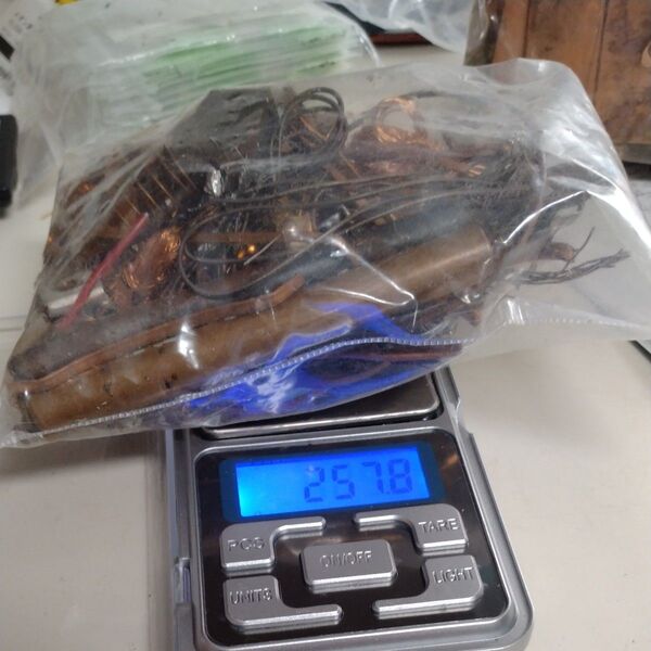 銅スクラップ500g→830gに据え置きで増量! 同梱割引します。 銅1.8kg(別出品物と同梱)3900円