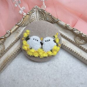シマエナガ ミモザ 刺繍 ハンドメイド ブローチ