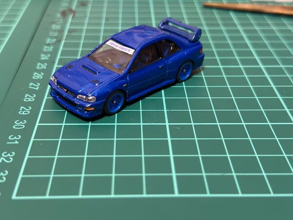 トミカプレミアム スバル インプレッサ 22B-STI VERSION 改造品です!ナンバープレート好きな文字無料で作ります。