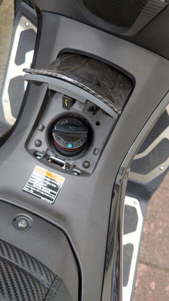 ヤマハ NMAX 、XMAX等 フューエルキャップ