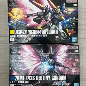 HG 1/144 V2ガンダム & HG 1/144 デスティニーガンダム