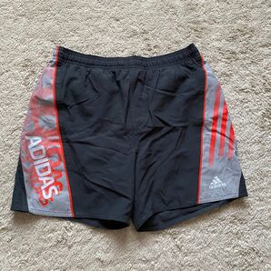 150 adidas スイムウェア ブラック×レッド ロゴ入り