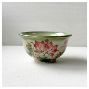 新品 ベトナムのバッチャン焼き 蓮柄の小鉢