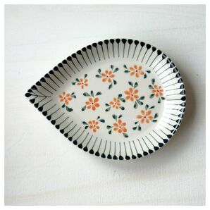 一点もの 新品 ベトナムのバッチャン焼き 花柄 雫型プレート