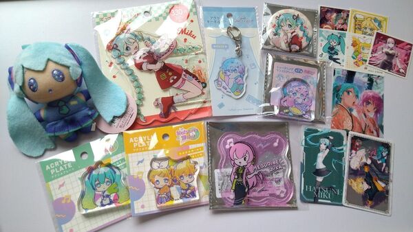 初音ミク ぬいぐるみ アクリルキーホルダー 缶バッジ グッズ まとめ売り
