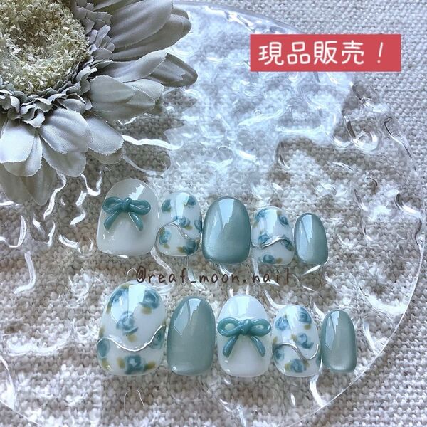 【現品】(サイズオーダー可能品)/ くすみ水色マグネット ローズ柄ネイルチップ
