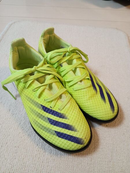 adidas サッカートレーニングシューズ イエロー 22.5cm