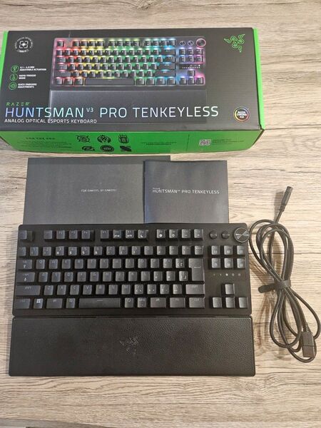 Razer Huntsman V3 Tenkeyless ゲーミングキーボード