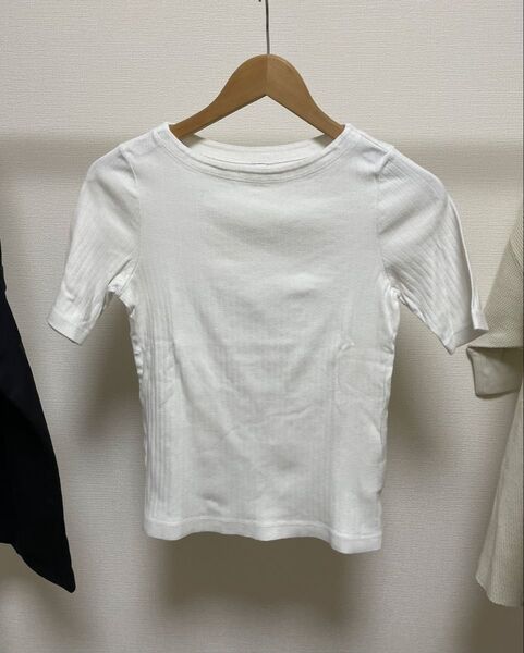 UNIQLOユニク五分袖リブカットソー白