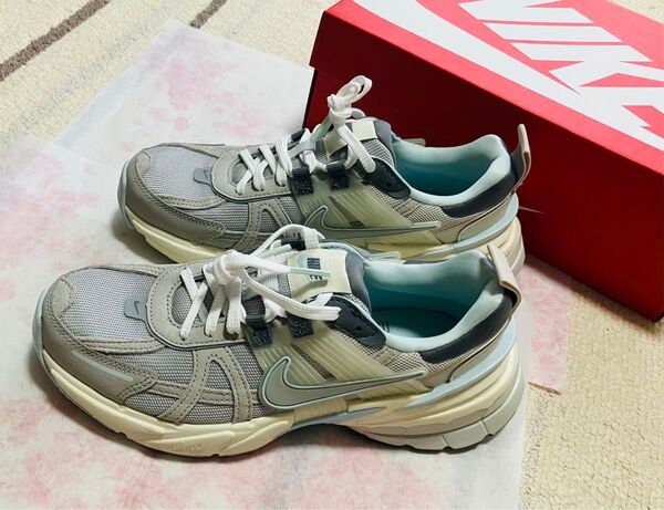 1回着用 美品 Nike ナイキV2Kラン ウィメンズ 23cm