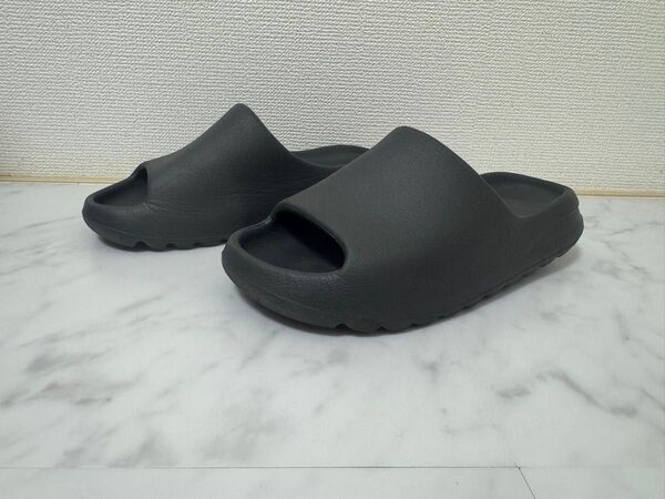 アディダス イージースライド YEEZY Slide 27.5cm ブラック 黒
