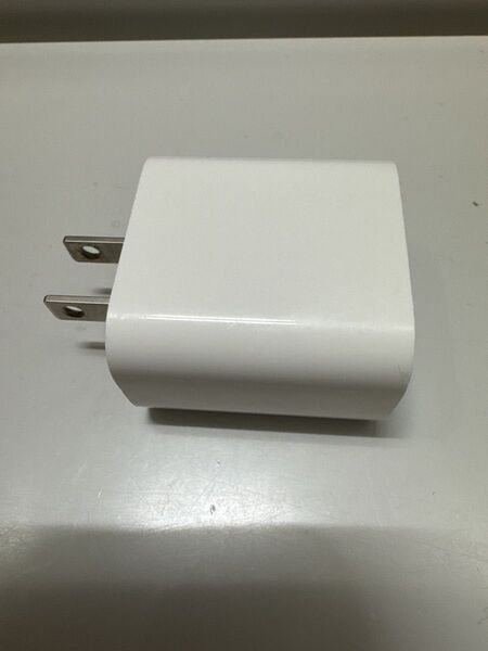 Apple ACアダプタ 電源アダプター 20W 充電器 USB-C アップル iPhone等への充電に