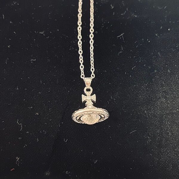 Vivienne Westwood ヴィヴィアンウエストウッド オーブネックレス