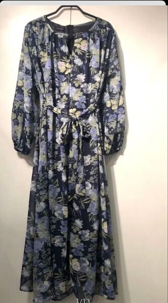 新品タグ付き シフォン花柄ロングワンピース 花柄 ネイビー