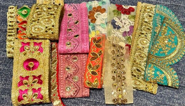 インド刺繍リボン はぎれ ブレード 2.8m サリーリボン ピンク ゴールド スパンコール付き 豪華 エスニック