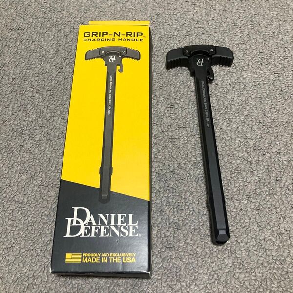 DANIEL DEFENSE ダニエルディフェンス チャージングハンドル 実物