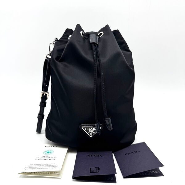 【未使用に近い・現行】RFID掲載 PRADA プラダ Re-Nylon × サフィアーノレザー ポーチ 巾着バッグ 黒