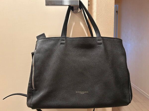 GIANNI CHIARINI ブラックショルダーバッグ 2way 斜め掛け