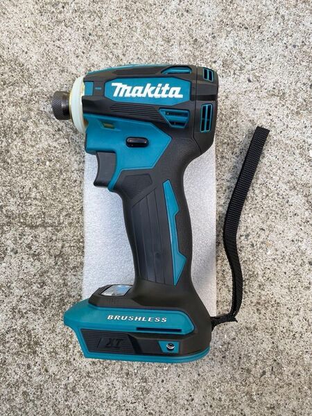 Makita TD172D インパクトドライバー、ブルー、 本体のみ、きれいな中古品です、マキタ 純正フックは付属します。送料無料