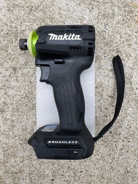 Makita TD171D インパクトドライバー、ブラック、本体のみ、中古品です、マキタ 純正フックは付属します。送料無料