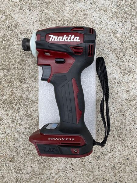 Makita TD172D インパクトドライバー、レッド、 本体のみ、きれいな中古品です、マキタ 純正フックは付属します。送料無料