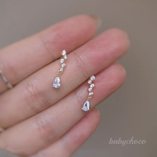 ピアス 6粒小石ゆらりピアス