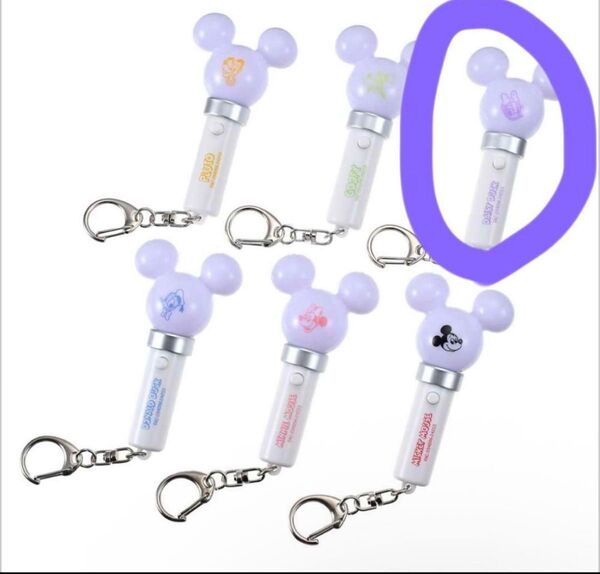 ディズニーストア ペンライトキーチェーンデイジーディズニー シークレットキーホルダー ペンライト 新品未使用