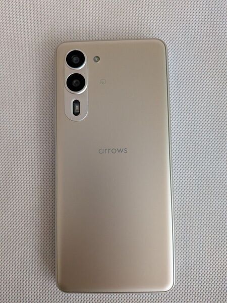 美品 arrows We2 Plus M06 IIJmio 12GB 256GB シャンパンシルバー