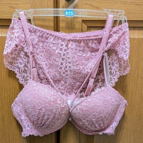 ピンクレーシーブラジャー(B75)&レーシーショーツ(M)