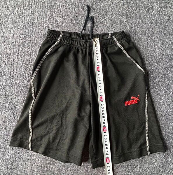 PUMA プーマ ハーフパンツ 黒 ドライ素材 ウエストゴム 紐あり 140