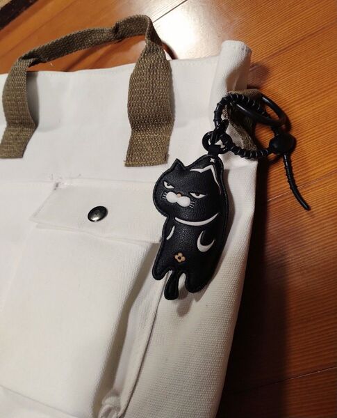 【新品・未使用】黒猫キーホルダー