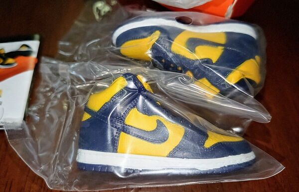 ガシャポン NIKE DUNK HIGH miniature collection ナイキ ダンク ミシガン michigan