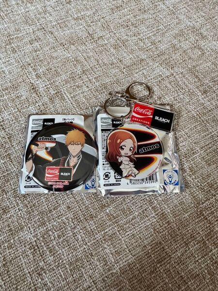BLEACH atmos Coca-Cola creations 黒崎一護 井上織姫 缶バッジ アクリルキーホルダー 2個セット