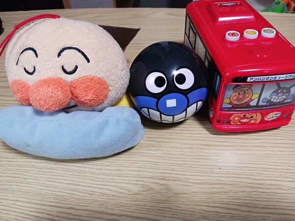 それいけ!アンパンマンおしゃべり路線バス アンパンマンミュージアム ころふわすやすやぬいぐるみ バイキンマンボール