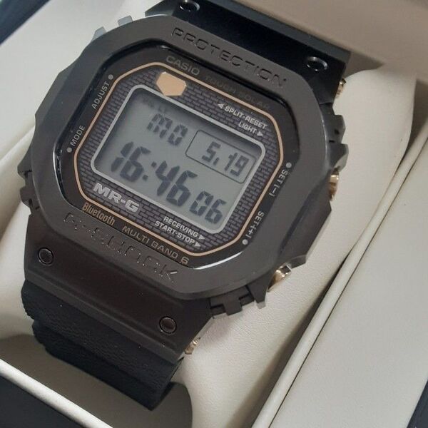 おまけ付き CASIO G-SHOCK ジーショック MRG-B5000R-1JR 電波ソーラー