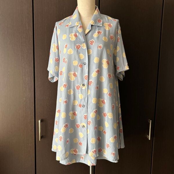 購入して水通ししてますが一度も使用してません。フレアタイプの開襟シャツの上着と短パンのセットとても可愛いですよ。