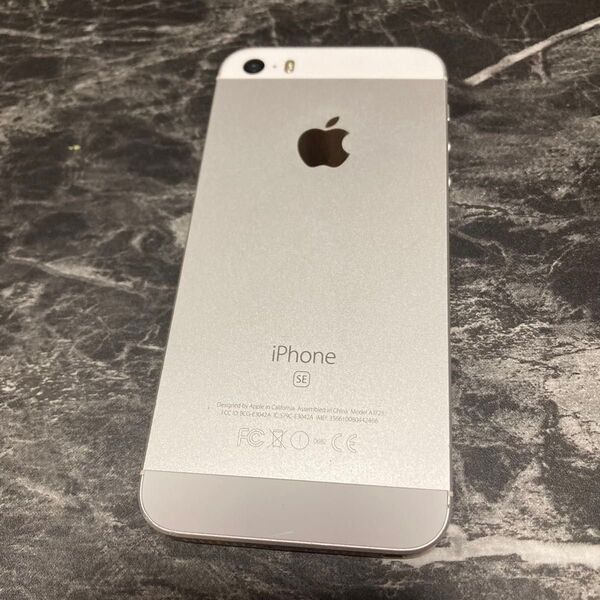 Apple iPhone SE シルバー 32GB