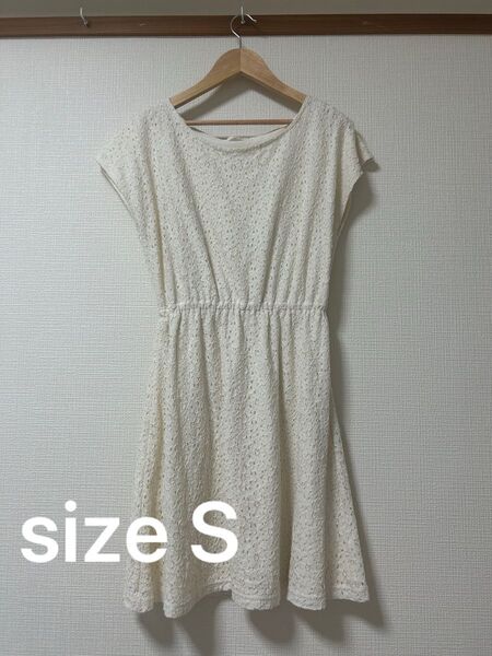 ノースリーブミニワンピース size S ワンピース 半袖 ひざ丈 花柄